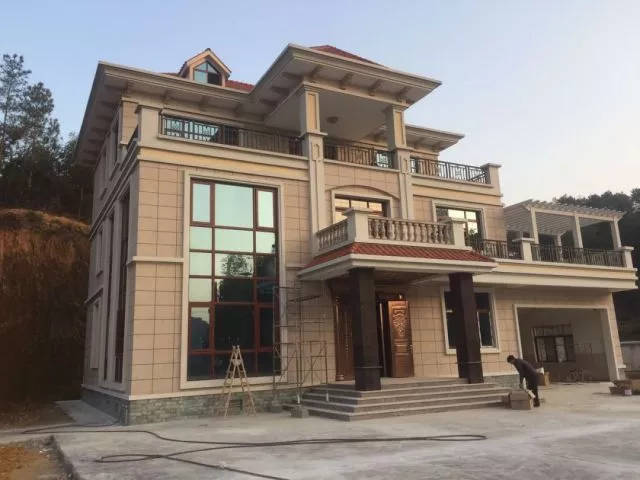 真石漆施工為什么會(huì)出現(xiàn)掉砂？